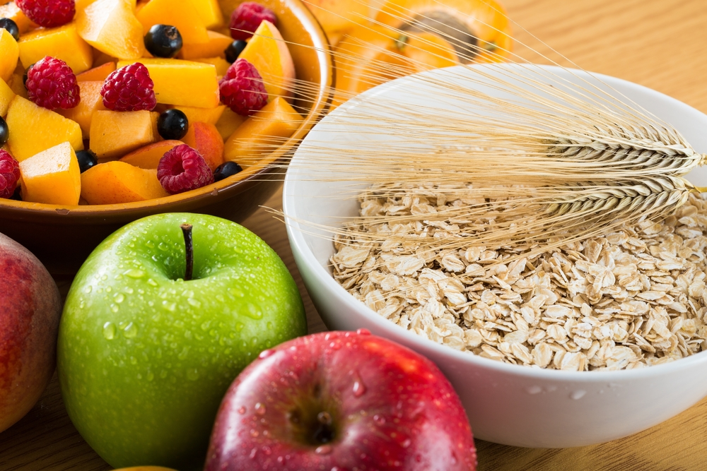 fiber rich foods including apples, oats, and berries